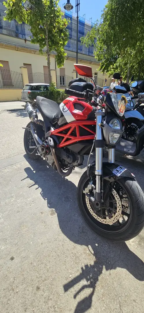 Ducati Monster 1100 Evo Rood - 1
