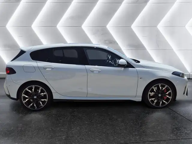 BMW 1 Series view 5