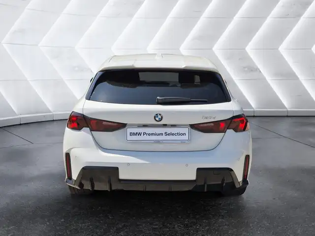 BMW 1 Series view 3