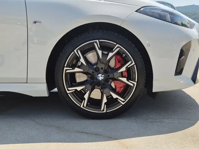BMW 1 Series view 13