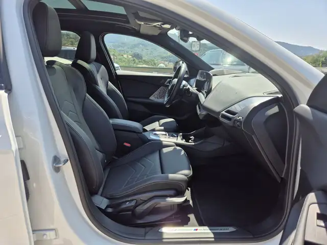BMW 1 Series view 9