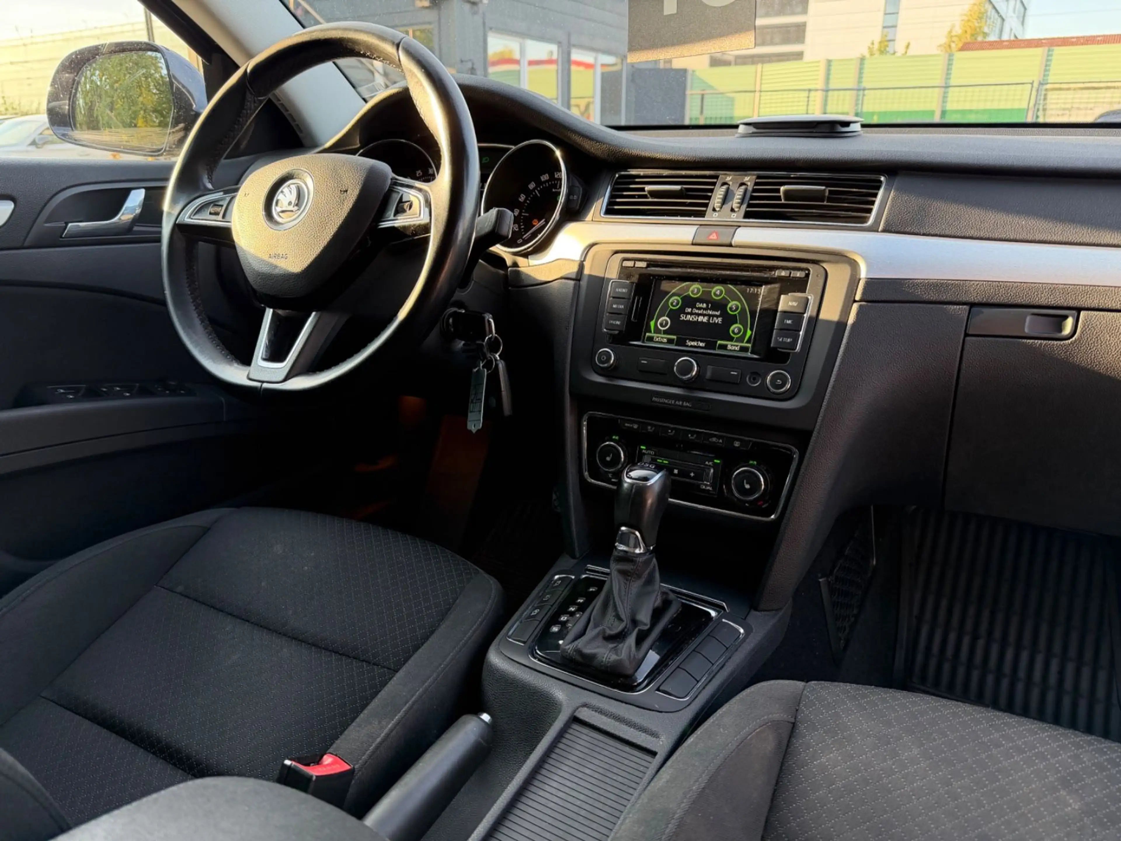 Skoda Superb Combi Exclusive MEMORY*NAVI*XENON*SHZ — photo 13
