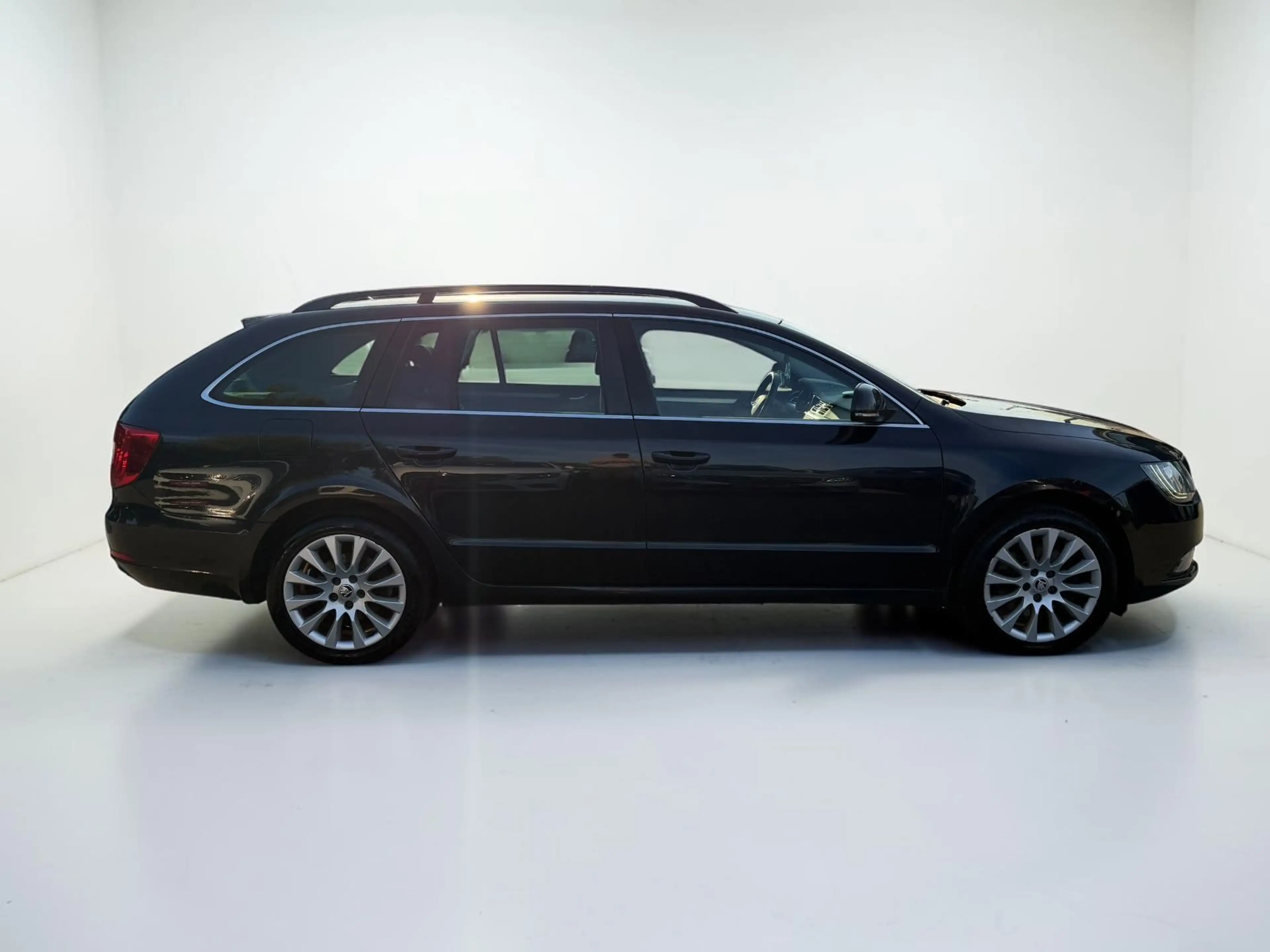 Skoda Superb Combi Exclusive MEMORY*NAVI*XENON*SHZ — photo 7