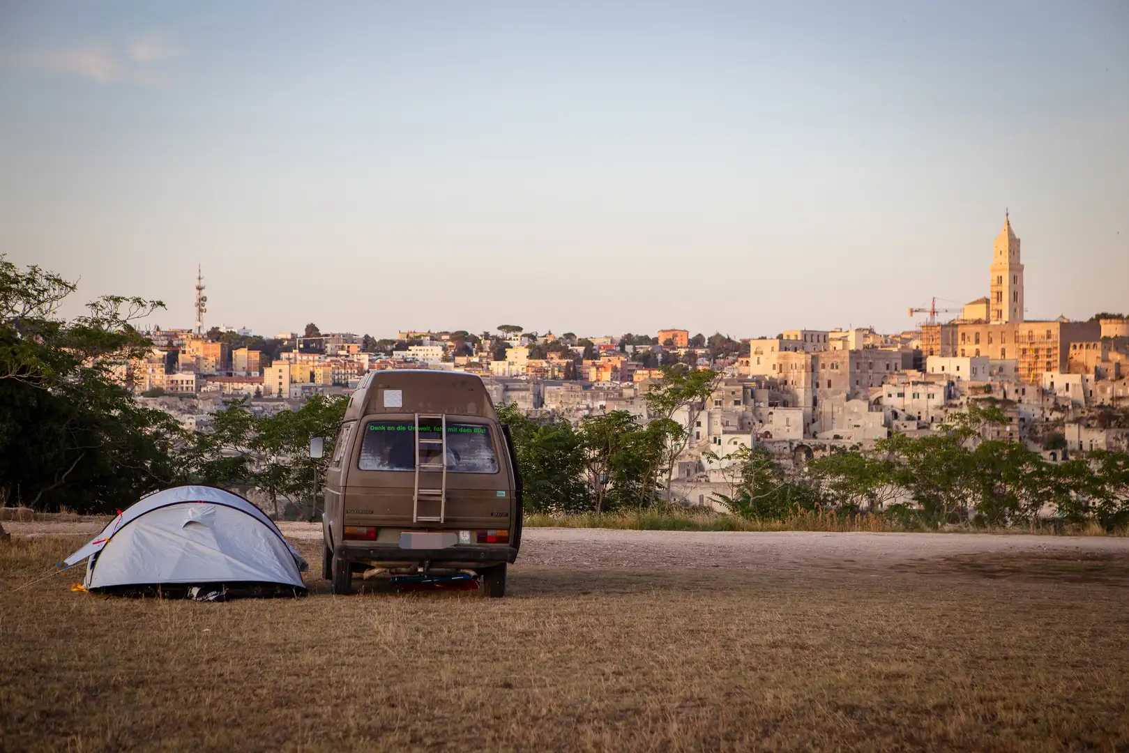 Volkswagen T3 BH Funkwagen mit Hochdach für Camping typisiert Grün - 2