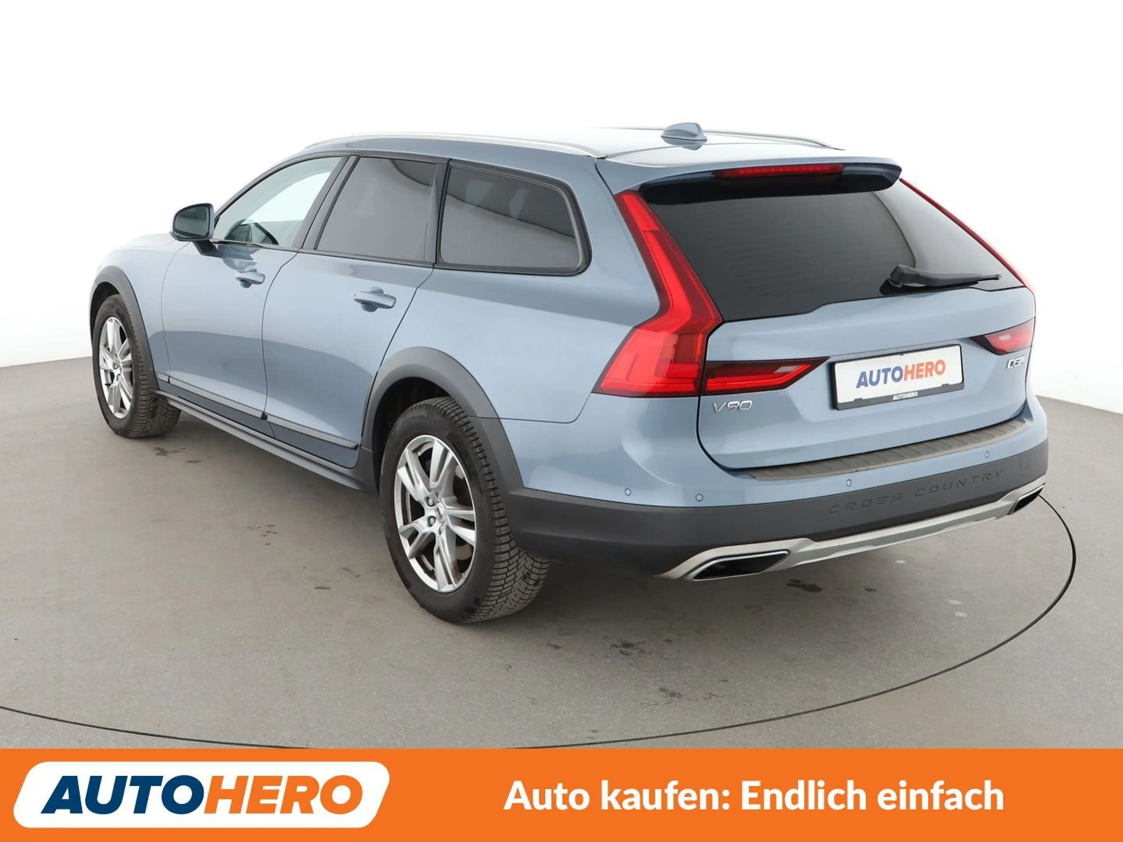 Volvo V90 Cross Country 2.0 D5 AWD Aut.*NAV*HUD*TEMP*CAM*PDC*SHZ*ALU* — photo 4