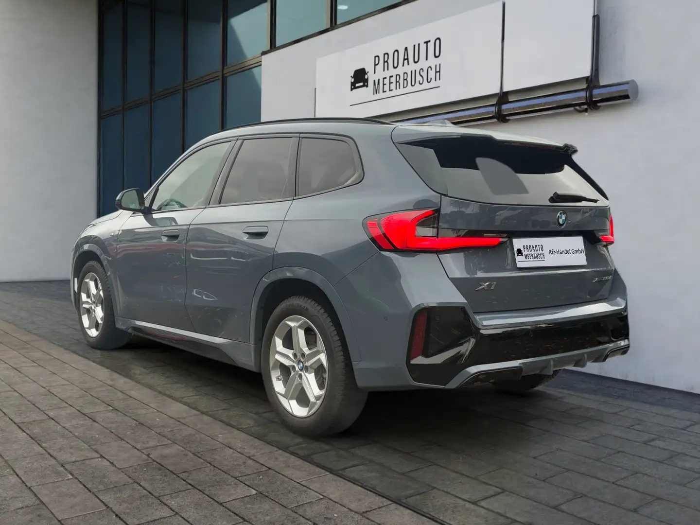 BMW X1 20d xDrive M Sport MMRY/ADAPTLED/HUD/PANO/360° Grau - 2