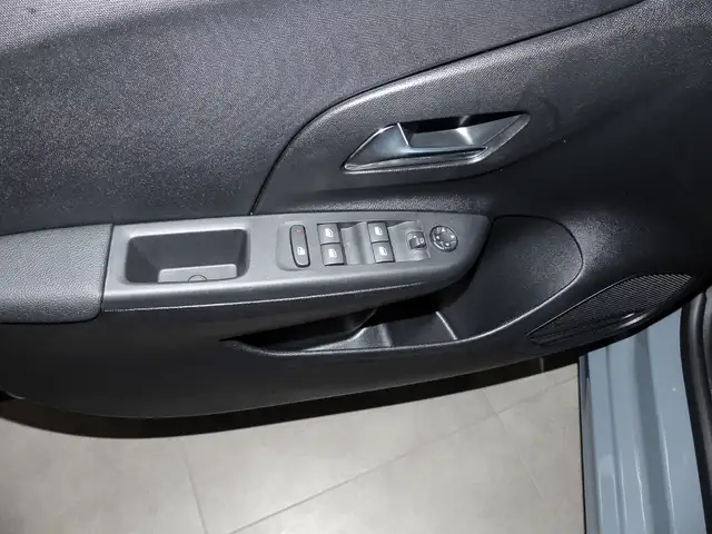 Opel Corsa view 13
