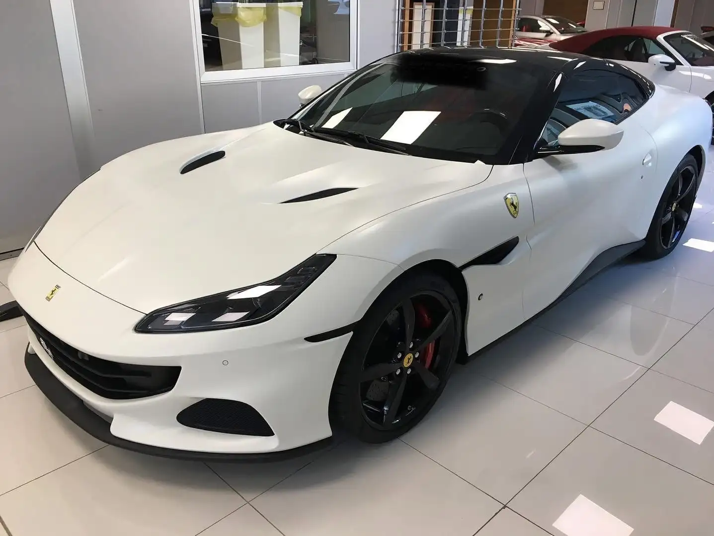 Ferrari Portofino M Bílá - 1