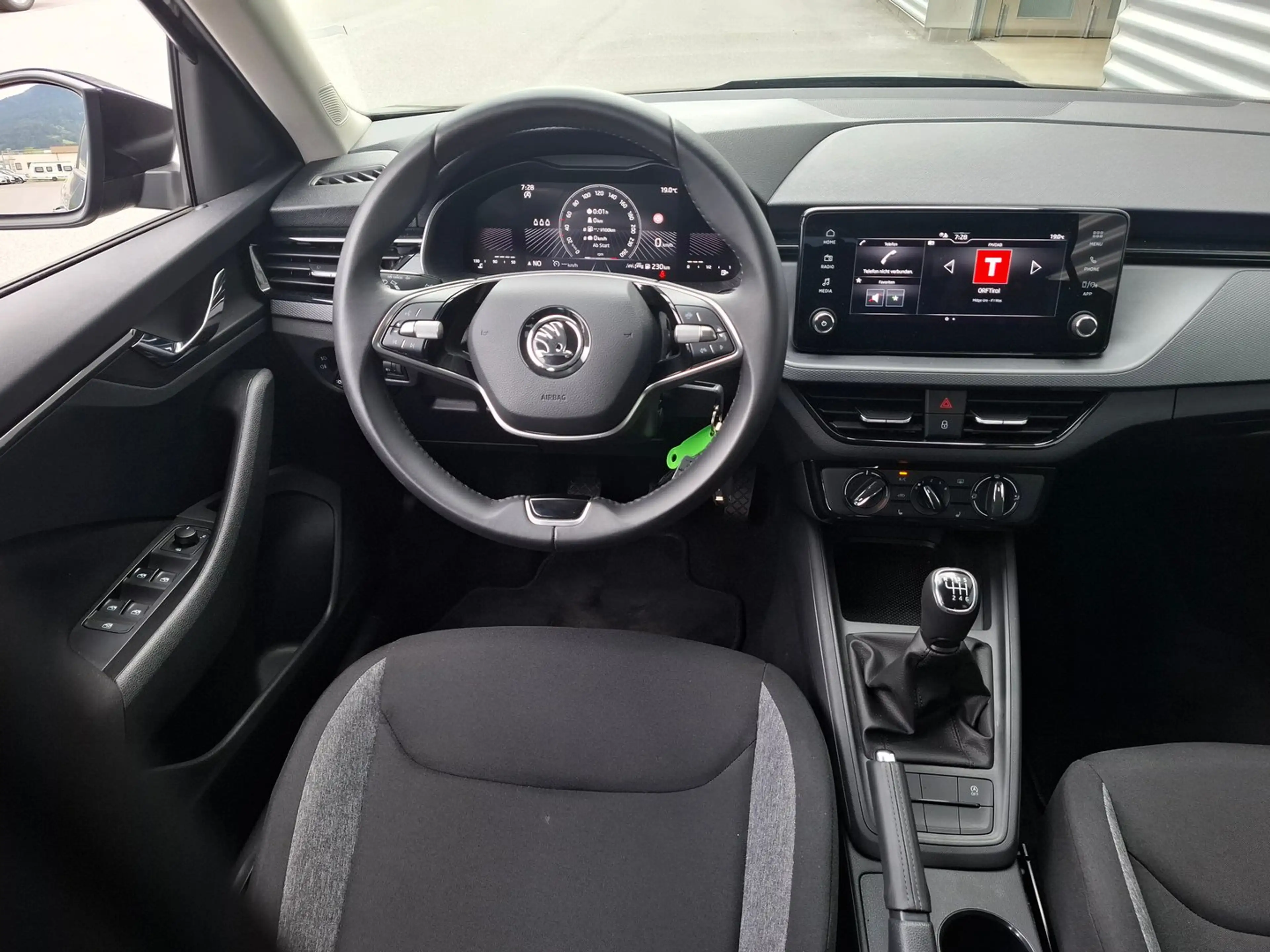 Skoda Kamiq Essence TSI — photo 5