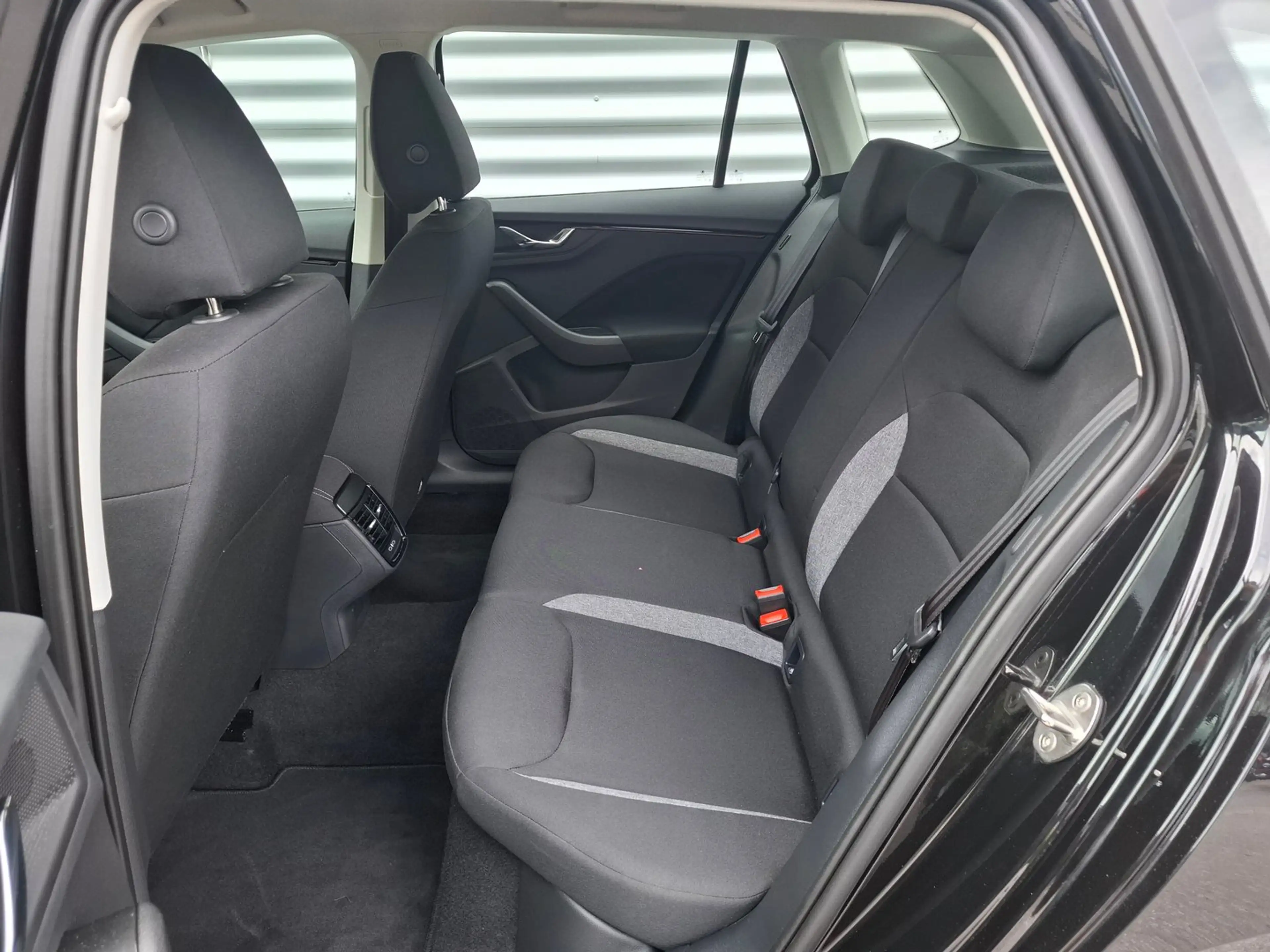 Skoda Kamiq Essence TSI — photo 9