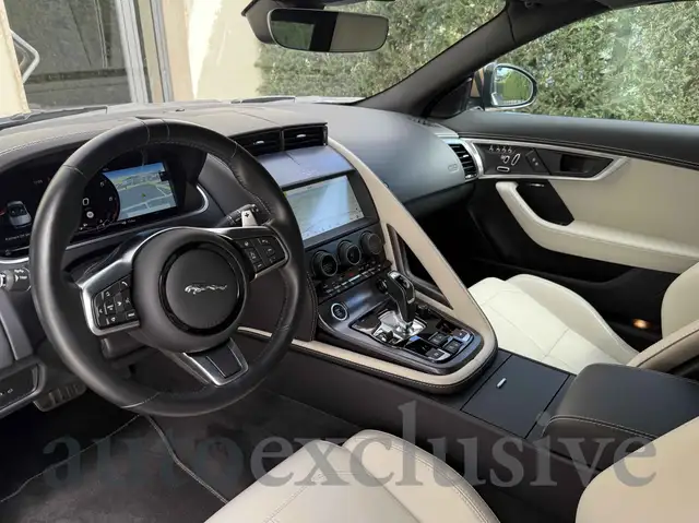 Jaguar F-Type view 8