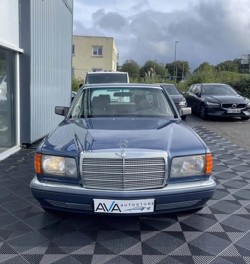 Mercedes-Benz S 560 E Mercedes-Benz 260 SE auto 2.6 166cv 1ère main Blau - 2