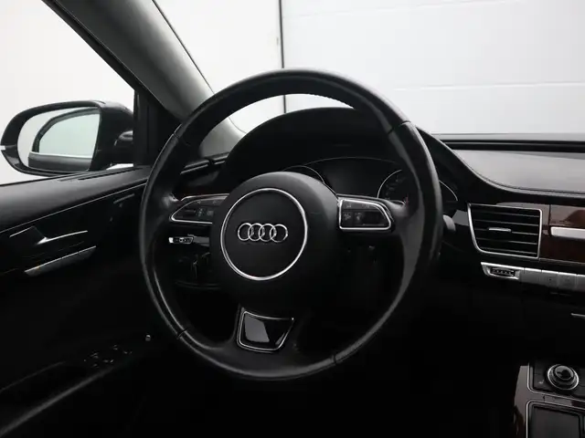 Audi A8 view 24