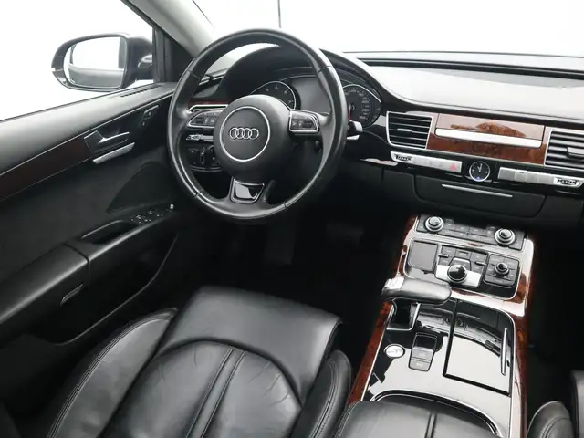 Audi A8 view 23
