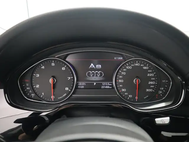 Audi A8 view 28