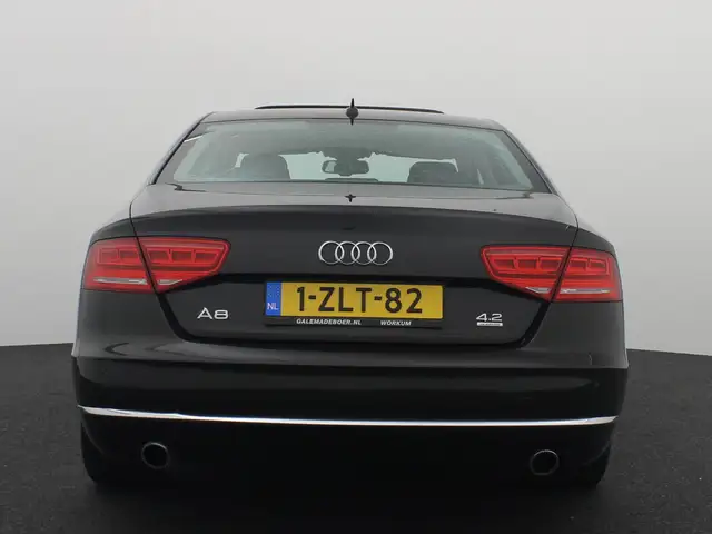 Audi A8 view 4