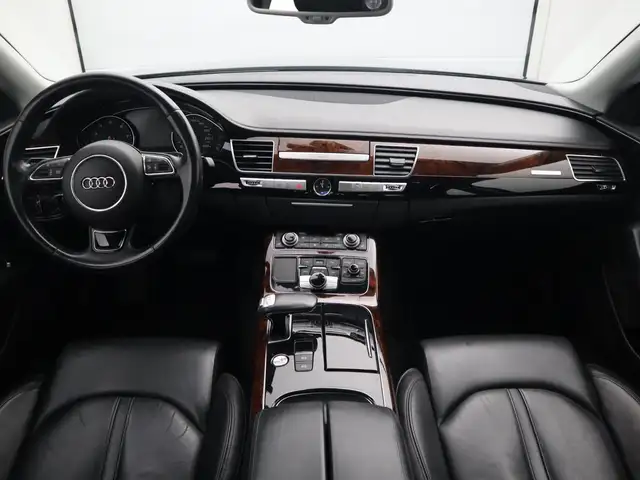 Audi A8 view 22