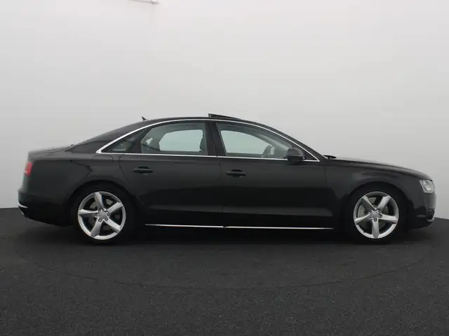 Audi A8 view 19