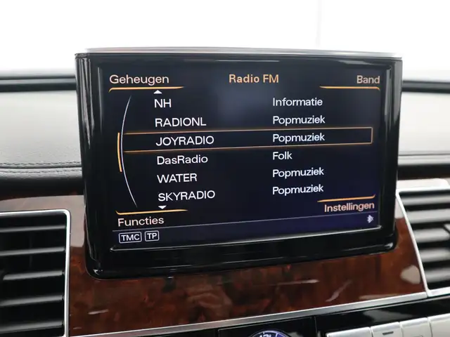 Audi A8 view 8