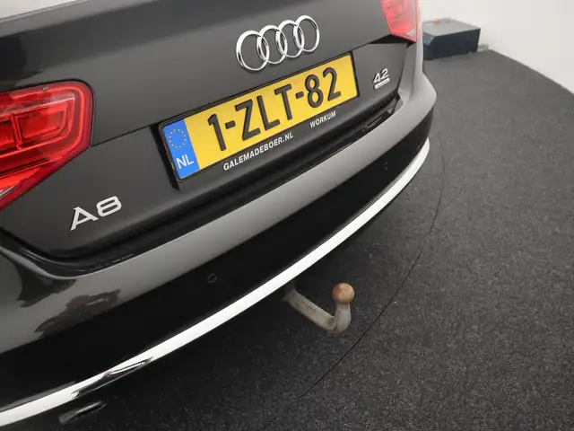 Audi A8 view 16