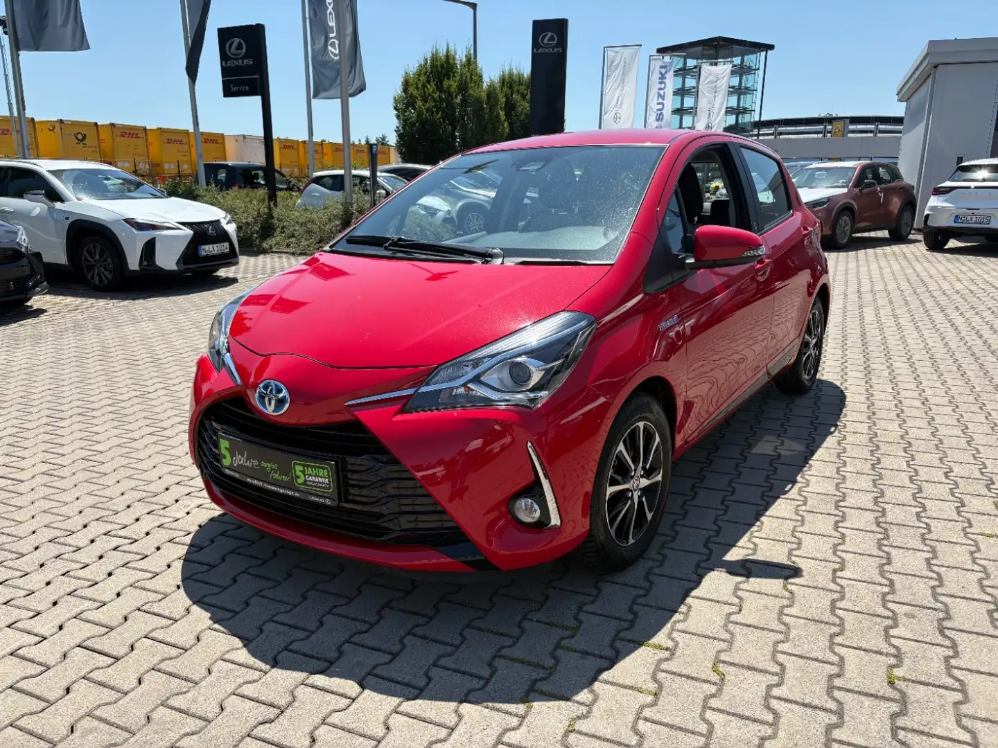 Toyota Yaris 1.5 Hybrid Team D Allwetter, Navi, SHZ, BT Rot - 2