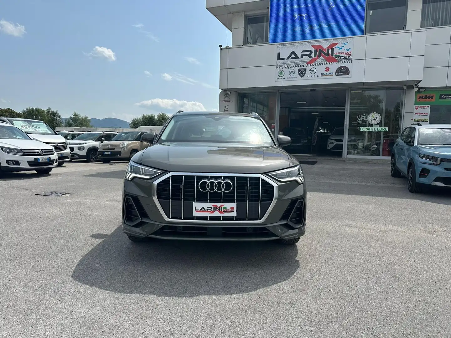 Audi Q3 Q3 II 2018 45 1.4 tfsi e Identity Black s-tronic S Grau - 2