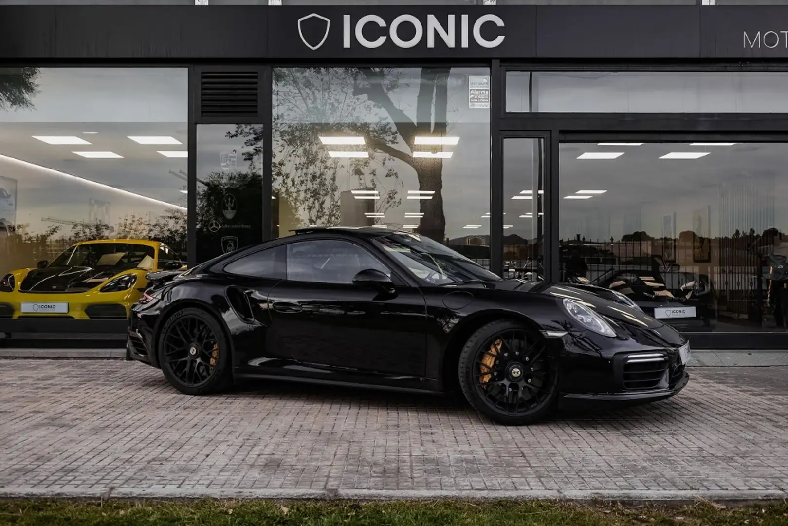 Porsche 991 Turbo S Coupé PDK Negro - 1