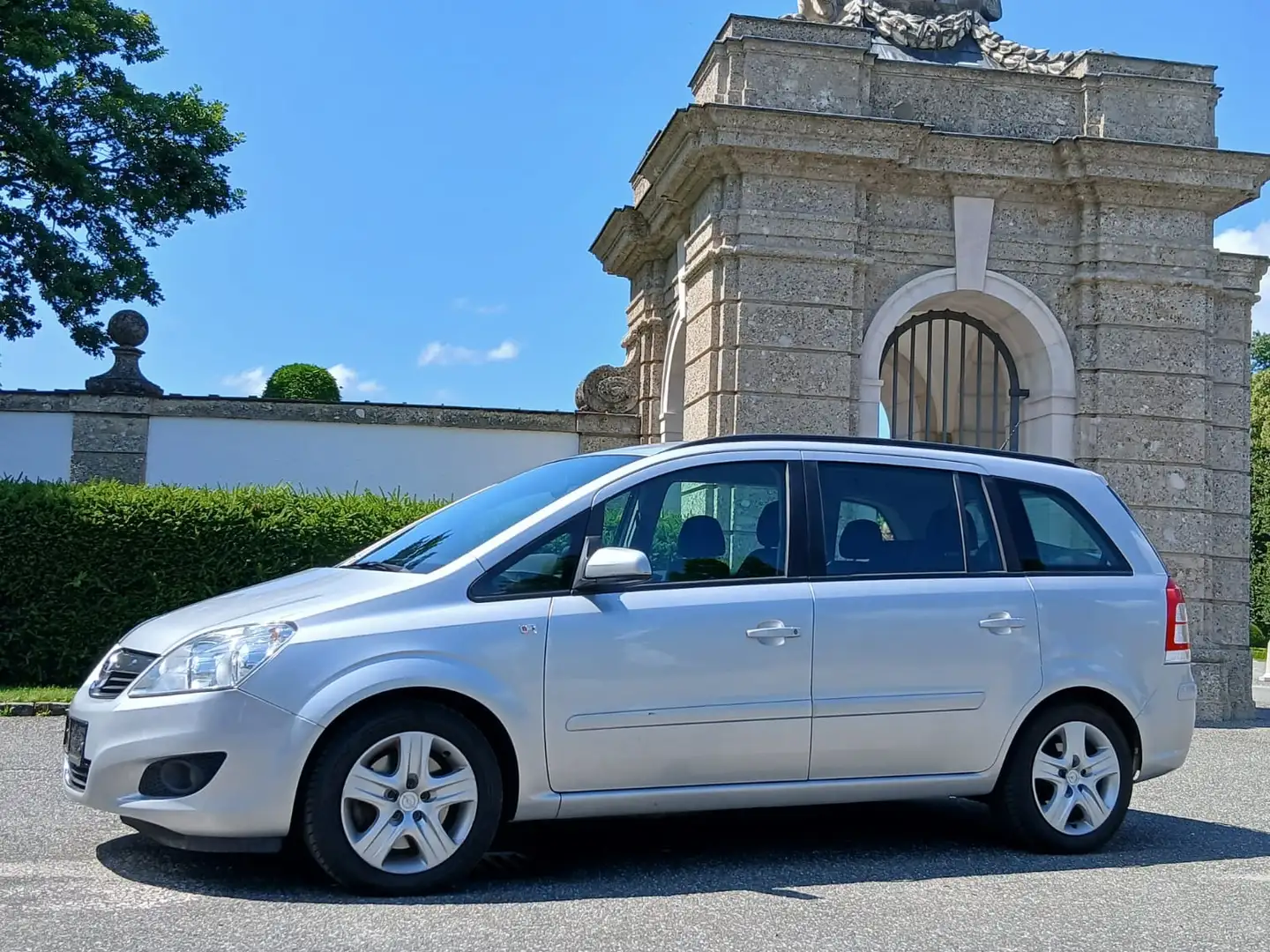 Opel Zafira 7 Sitze | Pickerl NEU | Top gepflegt |  Navi Grau - 2