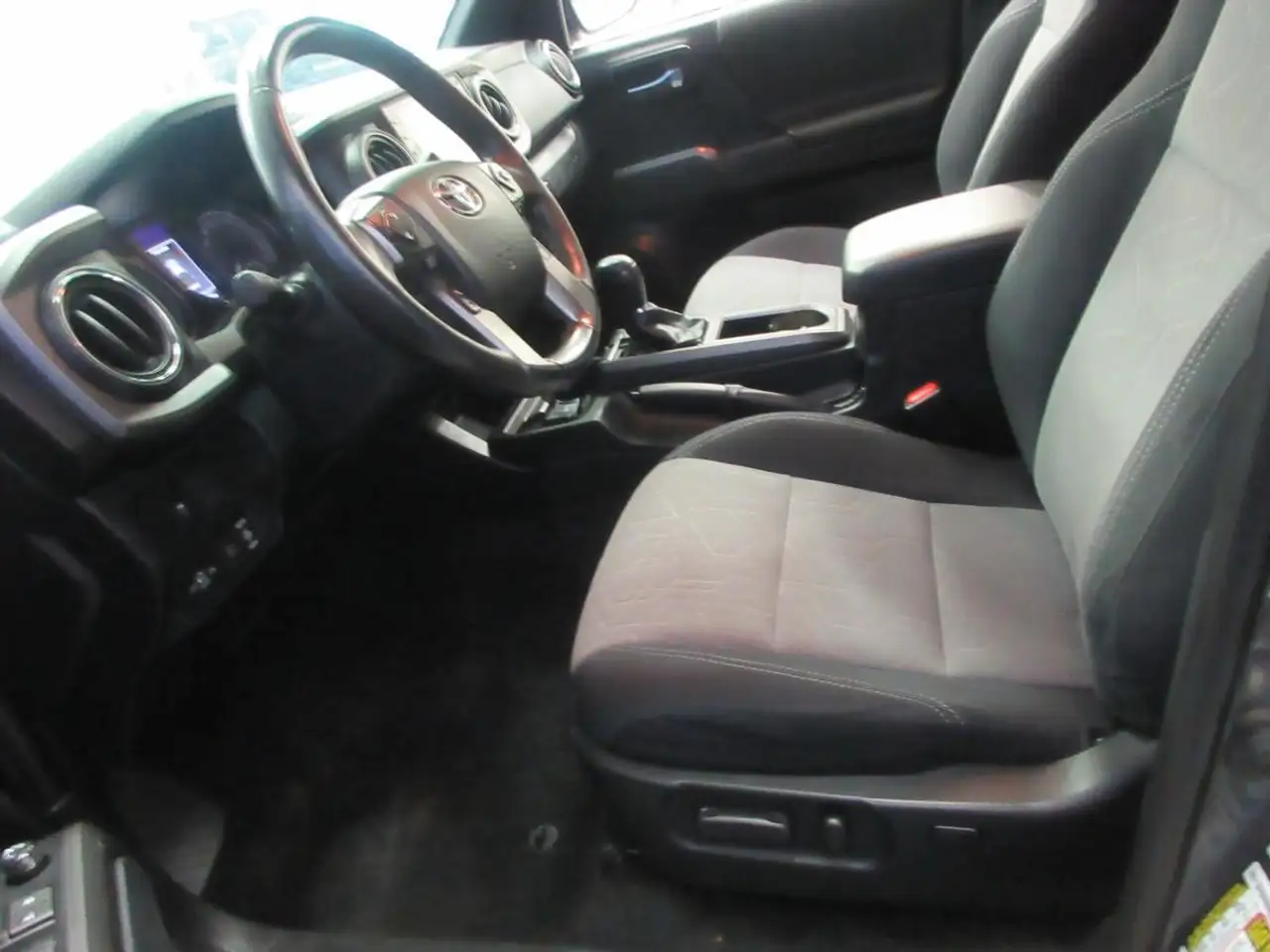 Toyota Tacoma снимка Toyota Tacoma