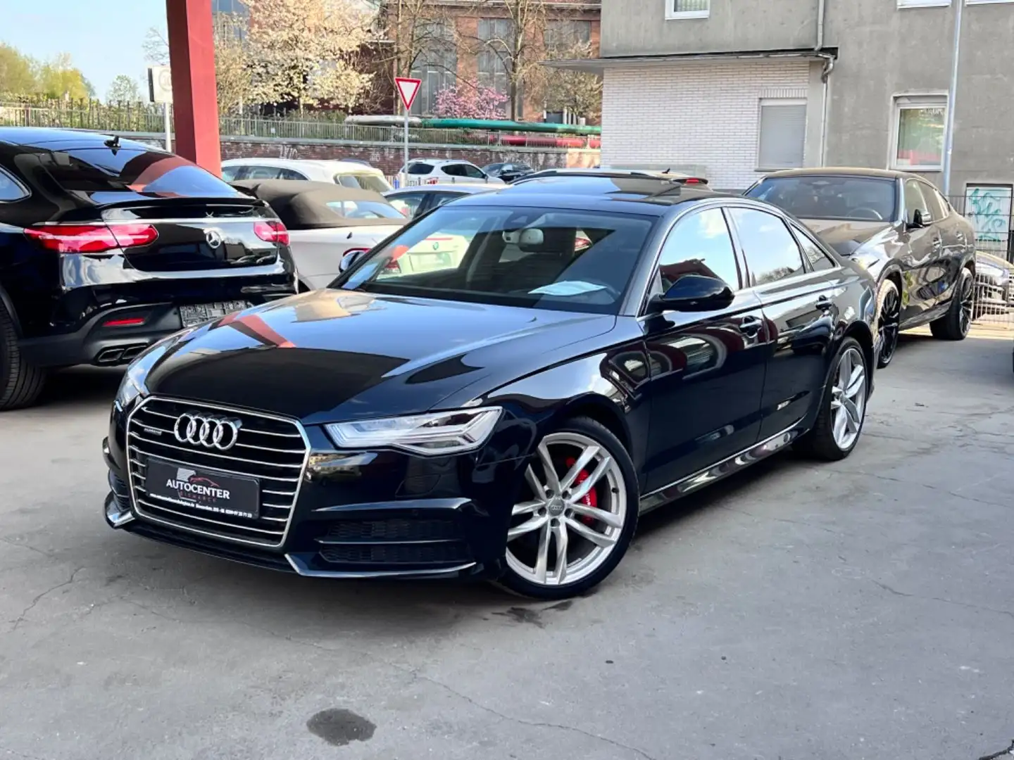 Audi A6 Lim3.0 TDIquattro NAVI/LEDER/LED/HUD/GLASDACH Zwart - 1