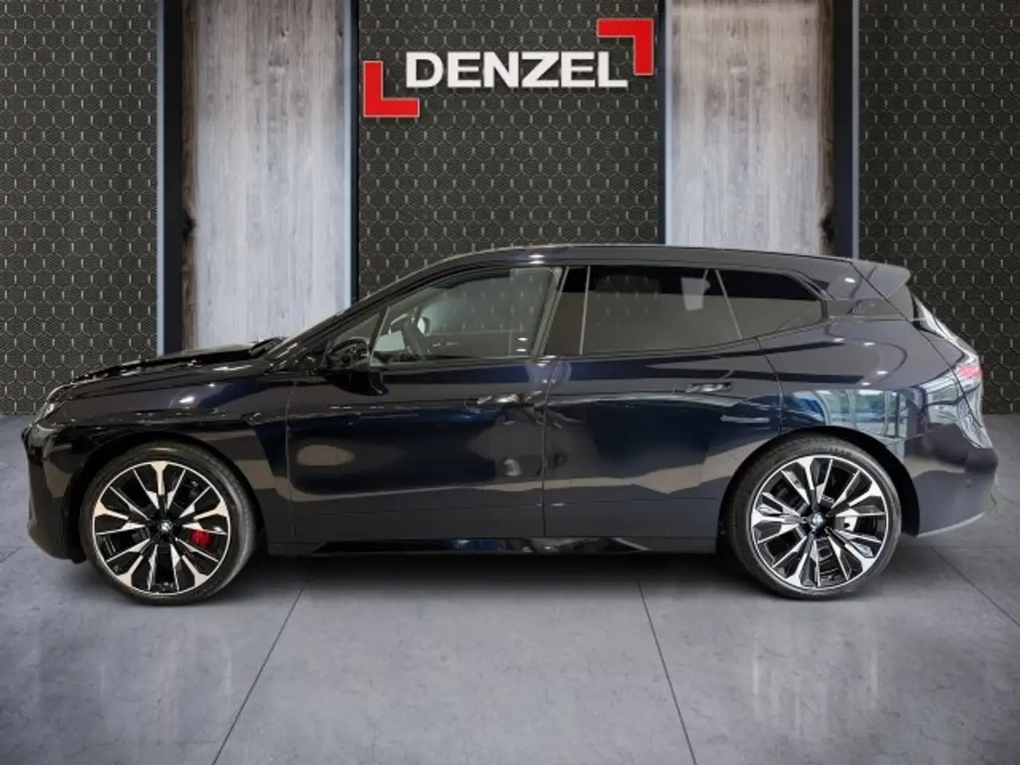 BMW iX xDrive60 Schwarz - 2