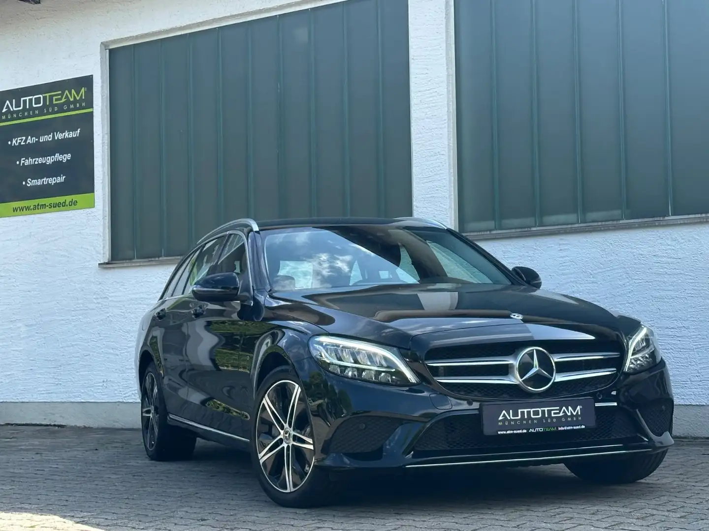 Mercedes-Benz C 300 T de*AVANTGARDE*1-HAND*KAMERA*LED*CARPLAY Zwart - 1