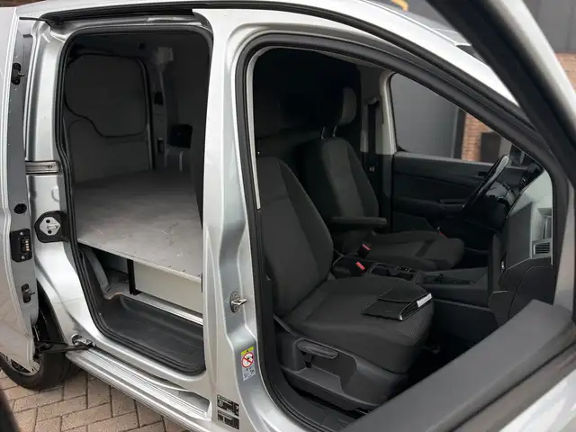 Volkswagen Caddy view 4
