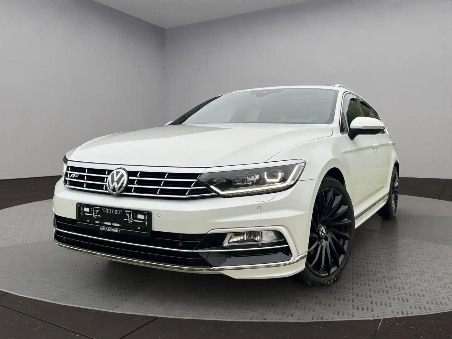 Volkswagen Passat Variant Highline,R-Line,LED,PANO Blanc - 1
