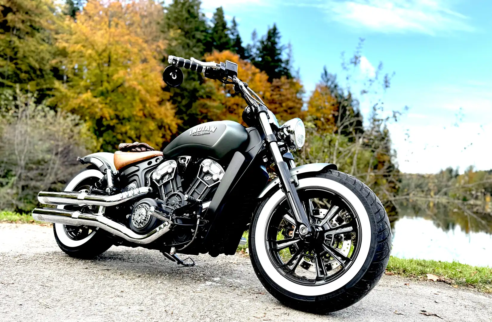 Indian Scout Bobber Gris - 1