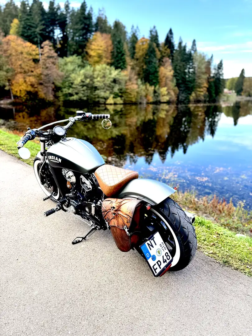 Indian Scout Bobber Gris - 2