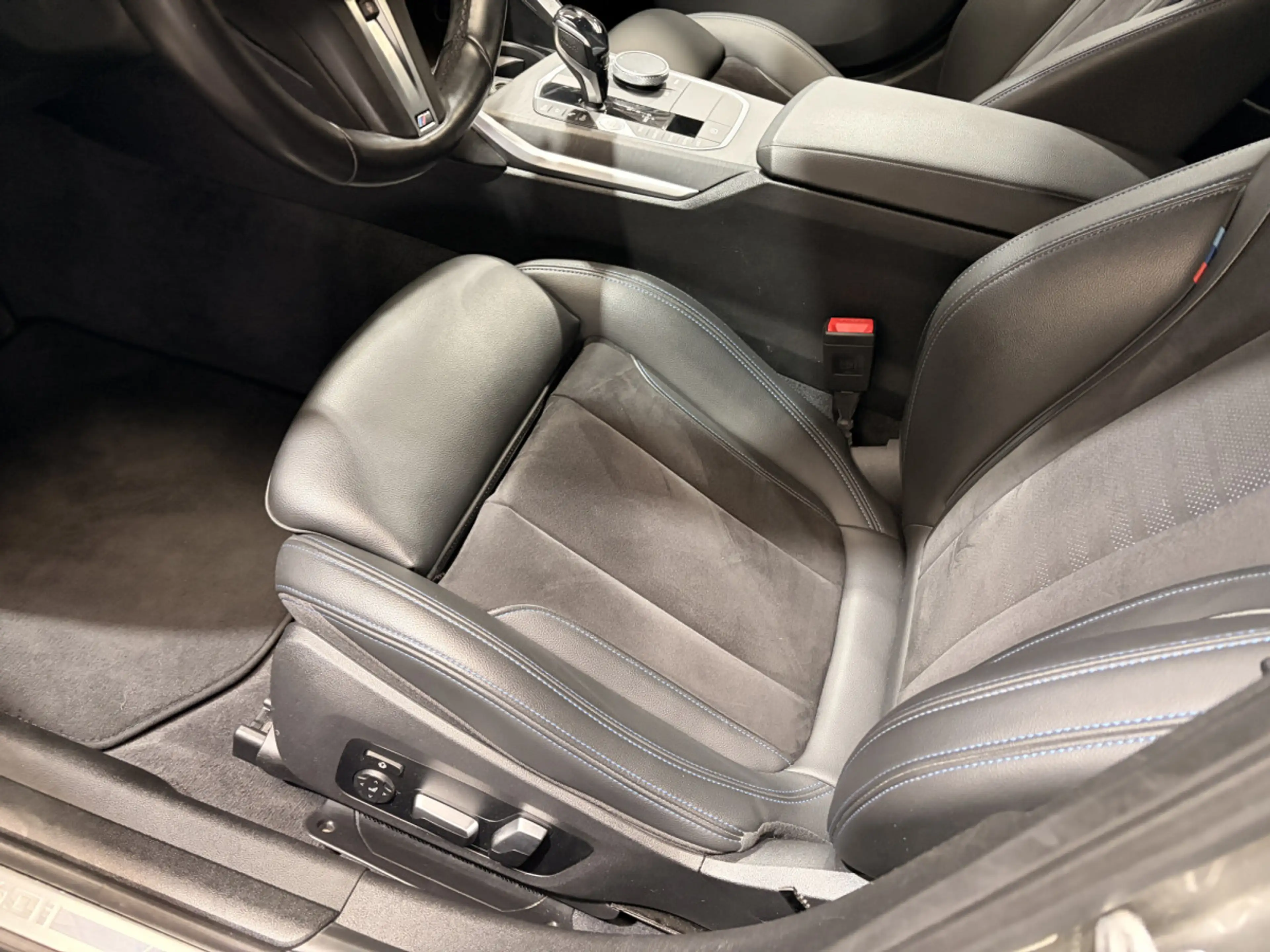 BMW 340 M340i i xDrive Touring — photo 11