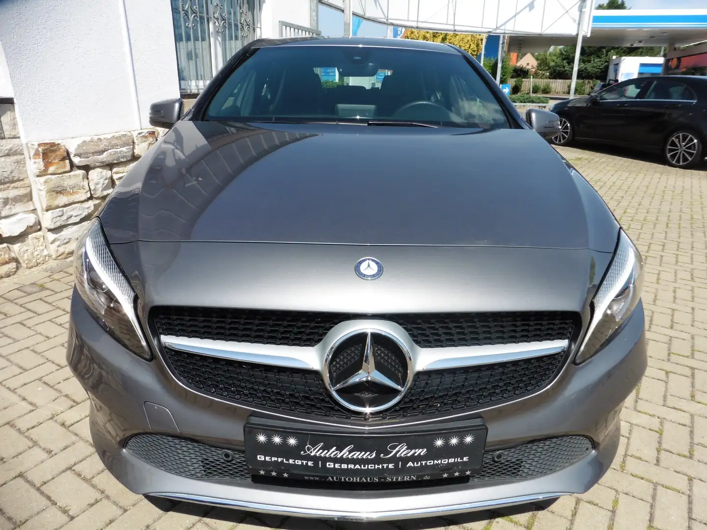 Mercedes-Benz A 180 Urban*LED*NAVI*PDC*KAMERA*SHZ*Teilleder... Grau - 2