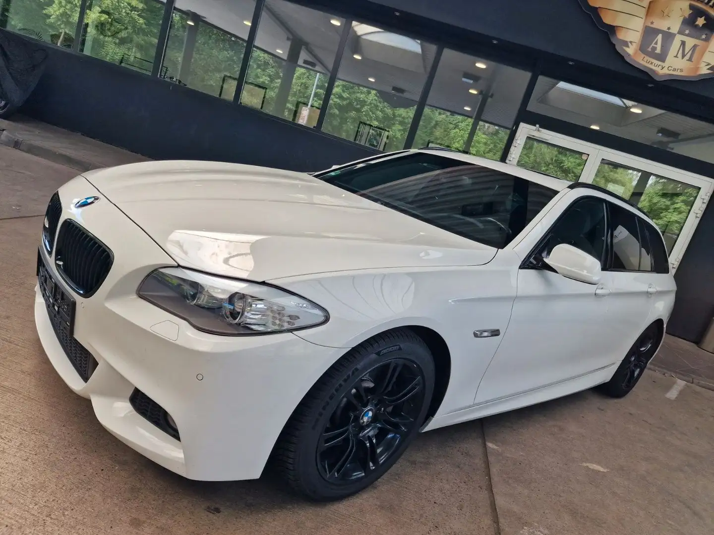 BMW 525 d Touring M-Sportpaket/Pan-Dach/HiFi/AHK Weiß - 2