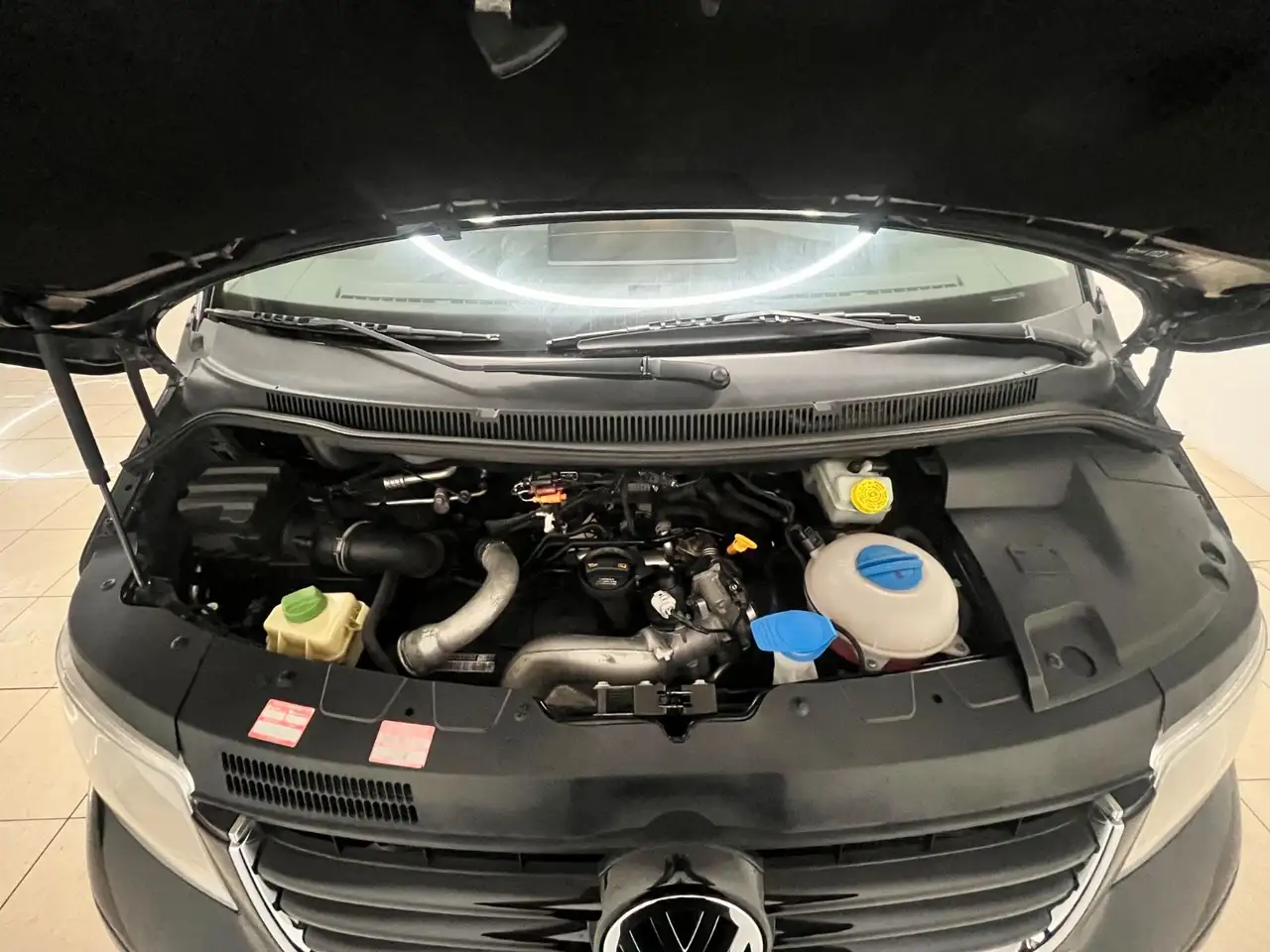 VOLKSWAGEN MULTIVAN ATLANTIS DSG - 6 PLACES - CUIR - RÉGULATEUR DE VITESSE - CLIMATISATION - JANTES ALLIAGE