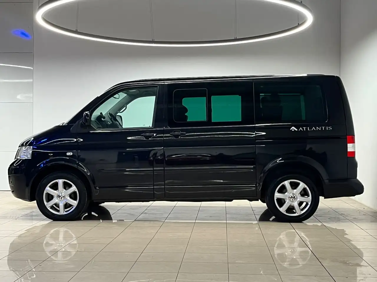 VOLKSWAGEN MULTIVAN ATLANTIS DSG - 6 PLACES - CUIR - RÉGULATEUR DE VITESSE - CLIMATISATION - JANTES ALLIAGE