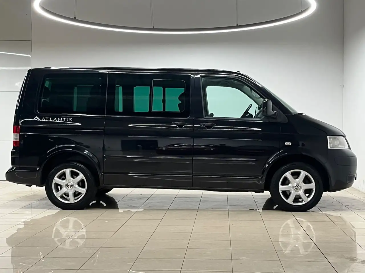 VOLKSWAGEN MULTIVAN ATLANTIS DSG - 6 PLACES - CUIR - RÉGULATEUR DE VITESSE - CLIMATISATION - JANTES ALLIAGE