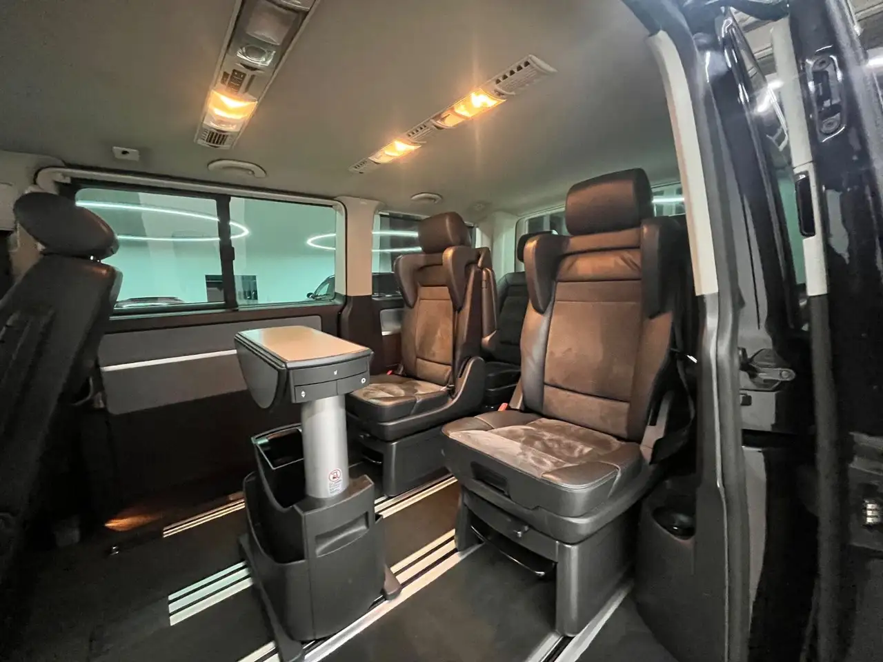 VOLKSWAGEN MULTIVAN ATLANTIS DSG - 6 PLACES - CUIR - RÉGULATEUR DE VITESSE - CLIMATISATION - JANTES ALLIAGE