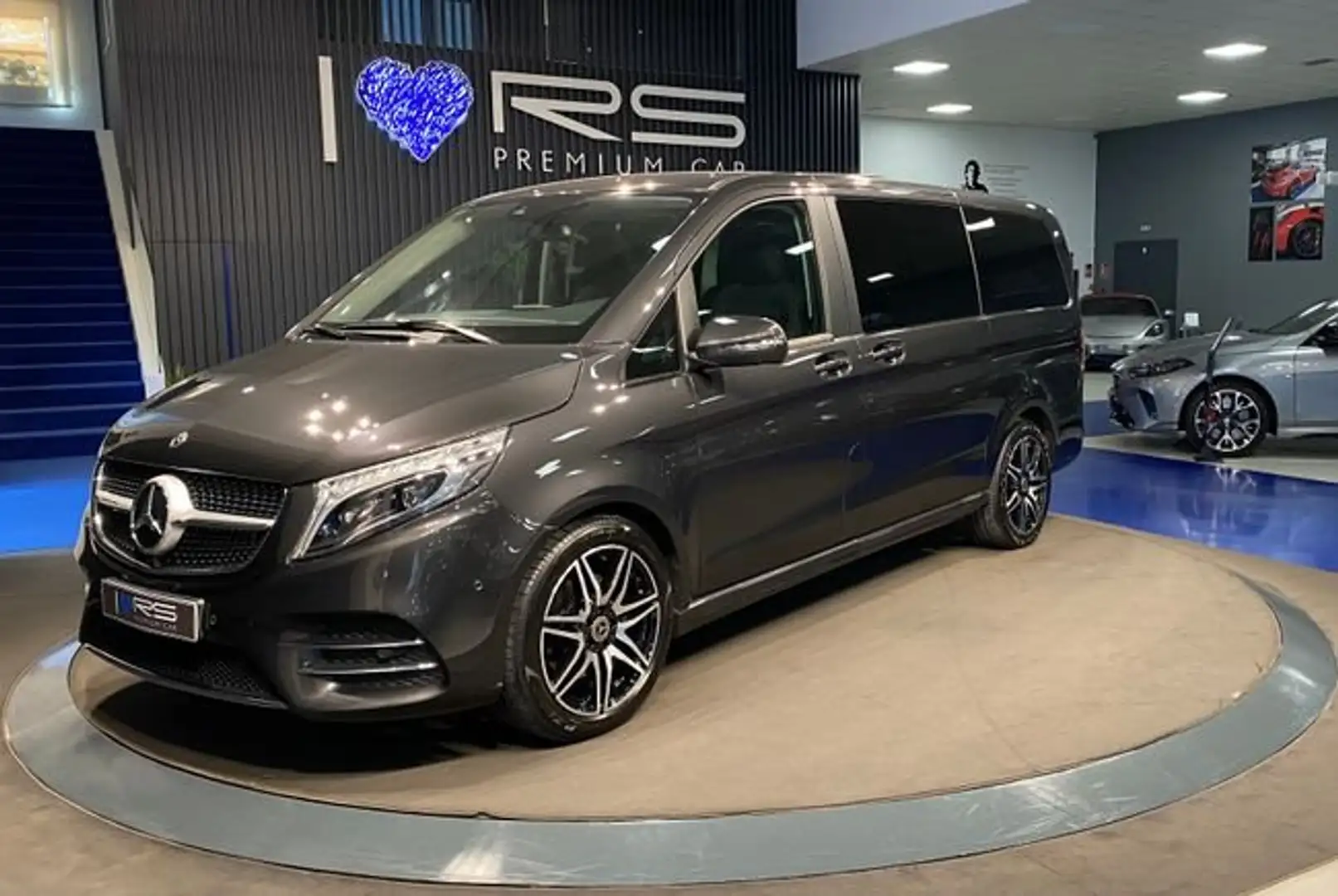 Mercedes-Benz V 220d AMG Line Gris - 2