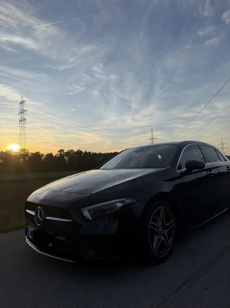 Mercedes-Benz A 180 d Aut. AMG Line Schwarz - 2