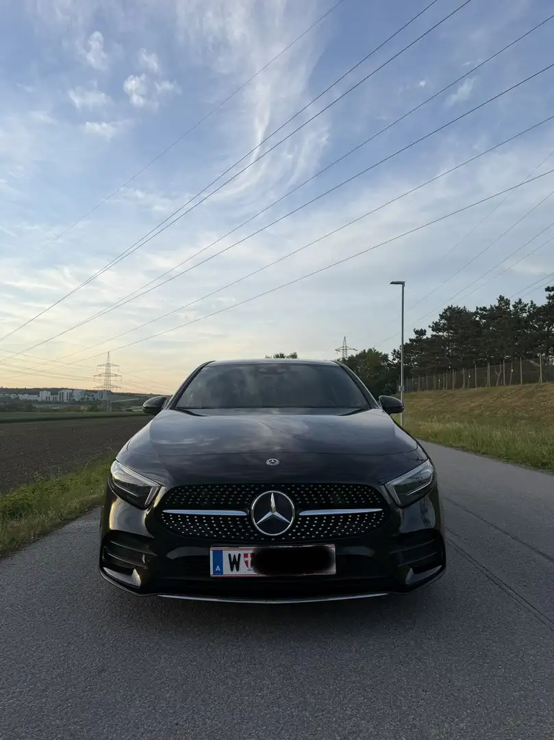 Mercedes-Benz A 180 d Aut. AMG Line Schwarz - 1