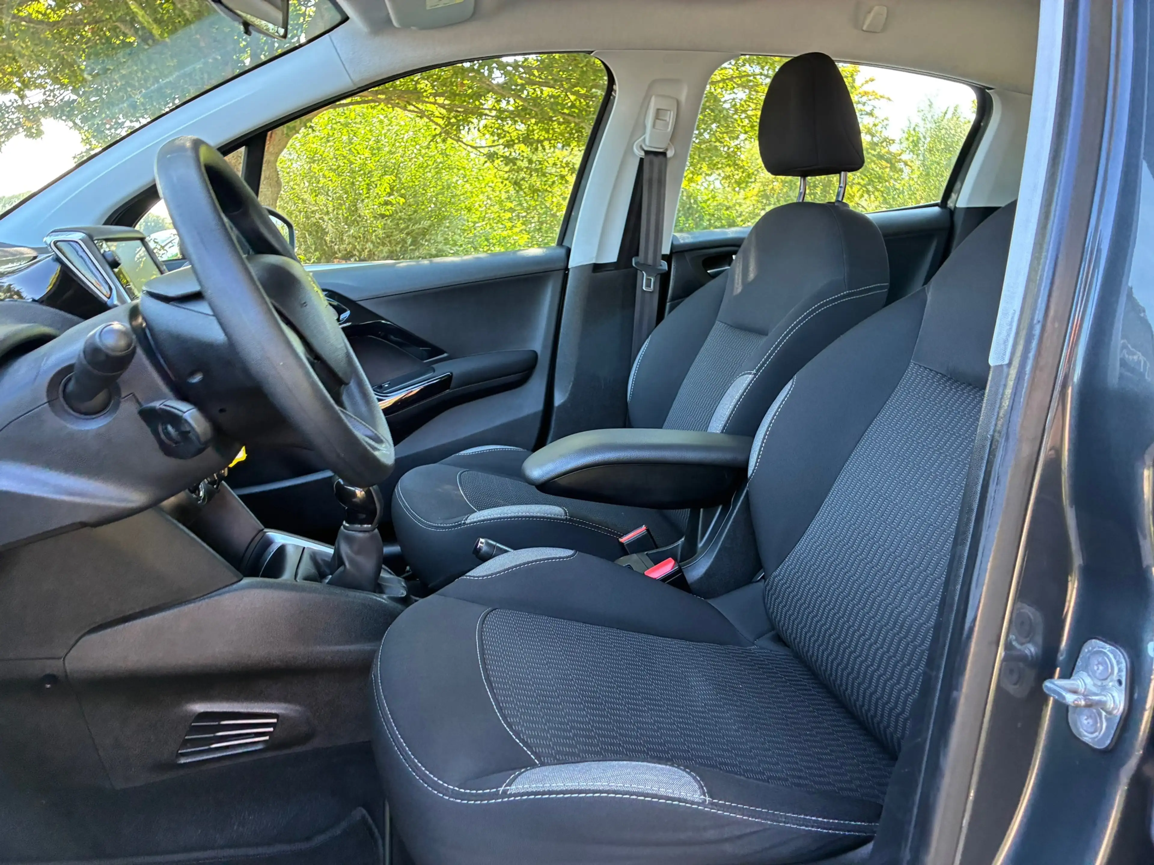 Peugeot 208 1.2 PureTech Blue Lion | Airco + Navi nu €5.975,-! — photo 12