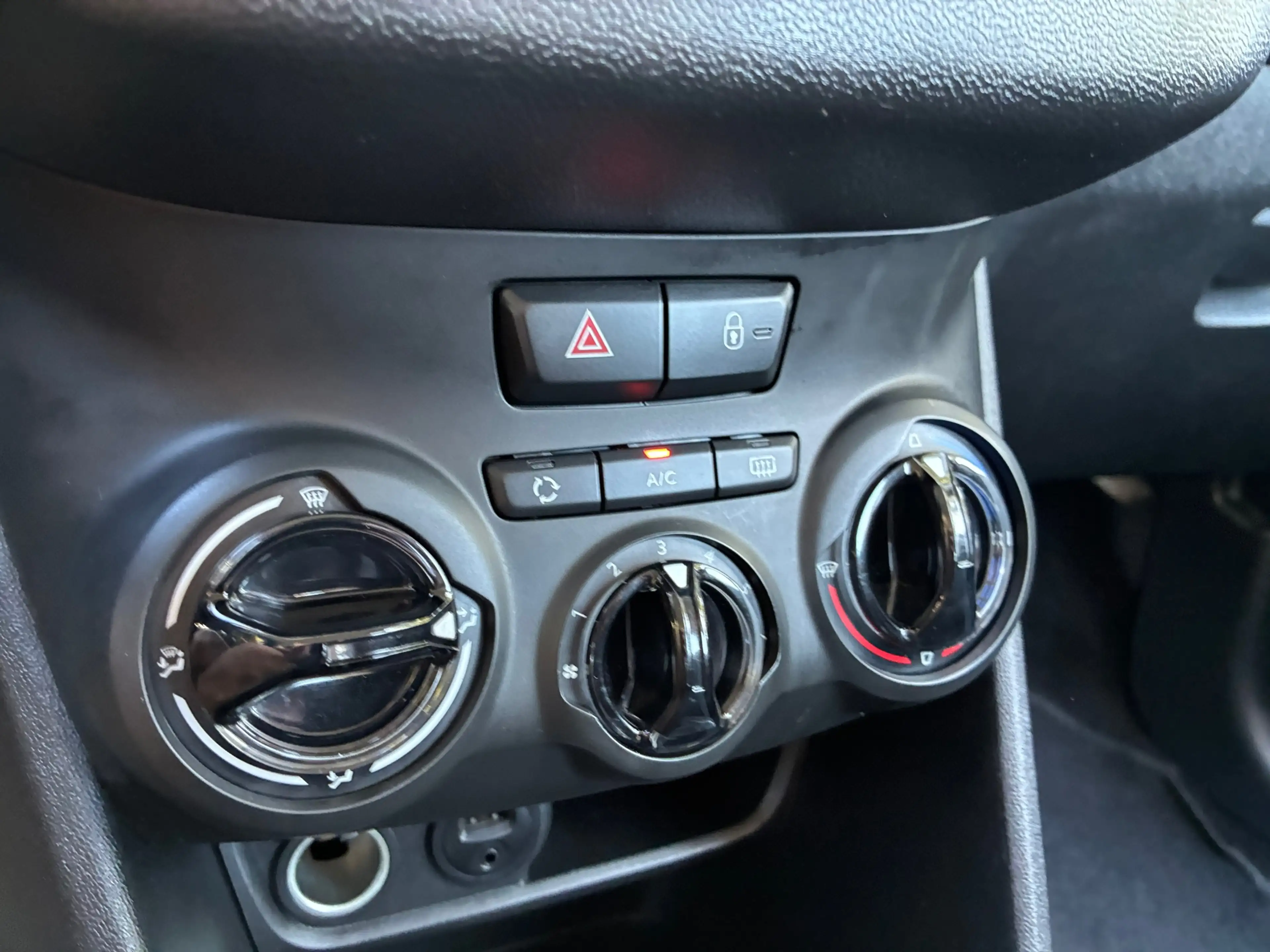 Peugeot 208 1.2 PureTech Blue Lion | Airco + Navi nu €5.975,-! — photo 20