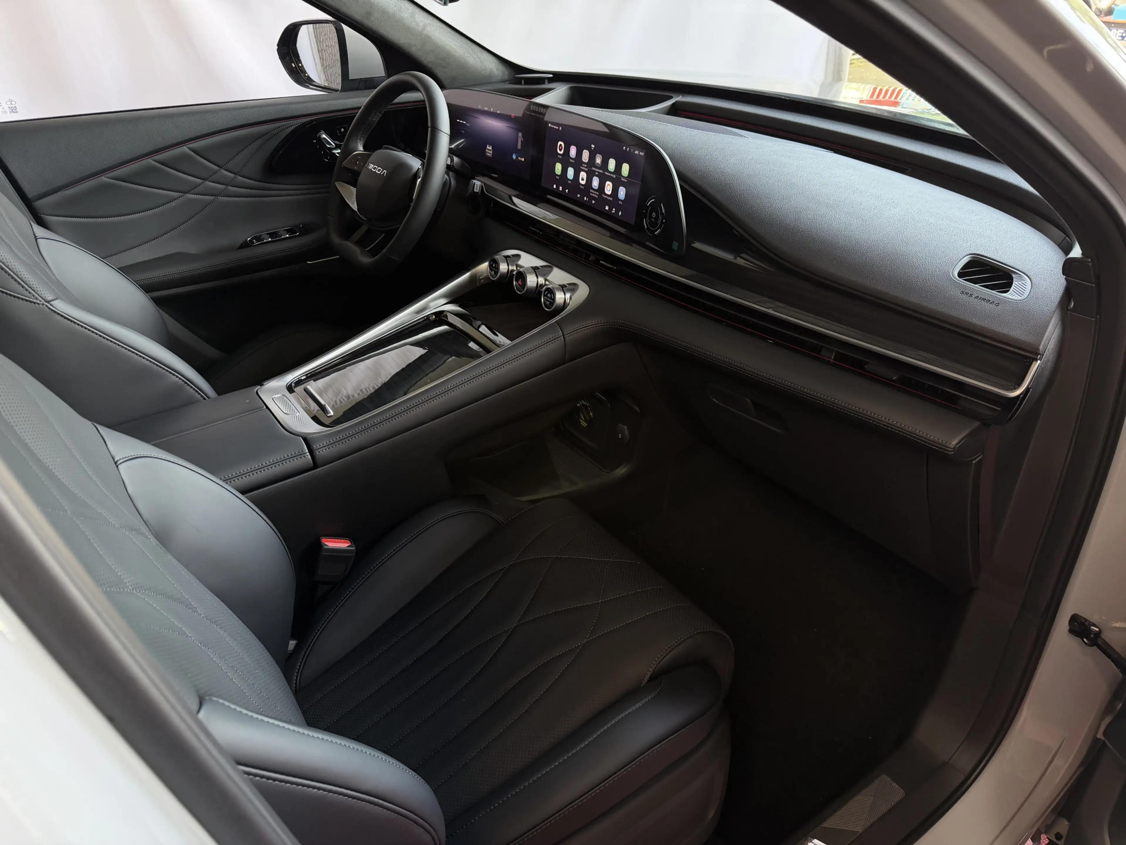 Omoda 9 OMODA 9 PREMIUM TECH GRAY AWD 145 KM ELEC MET BENZ — photo 44