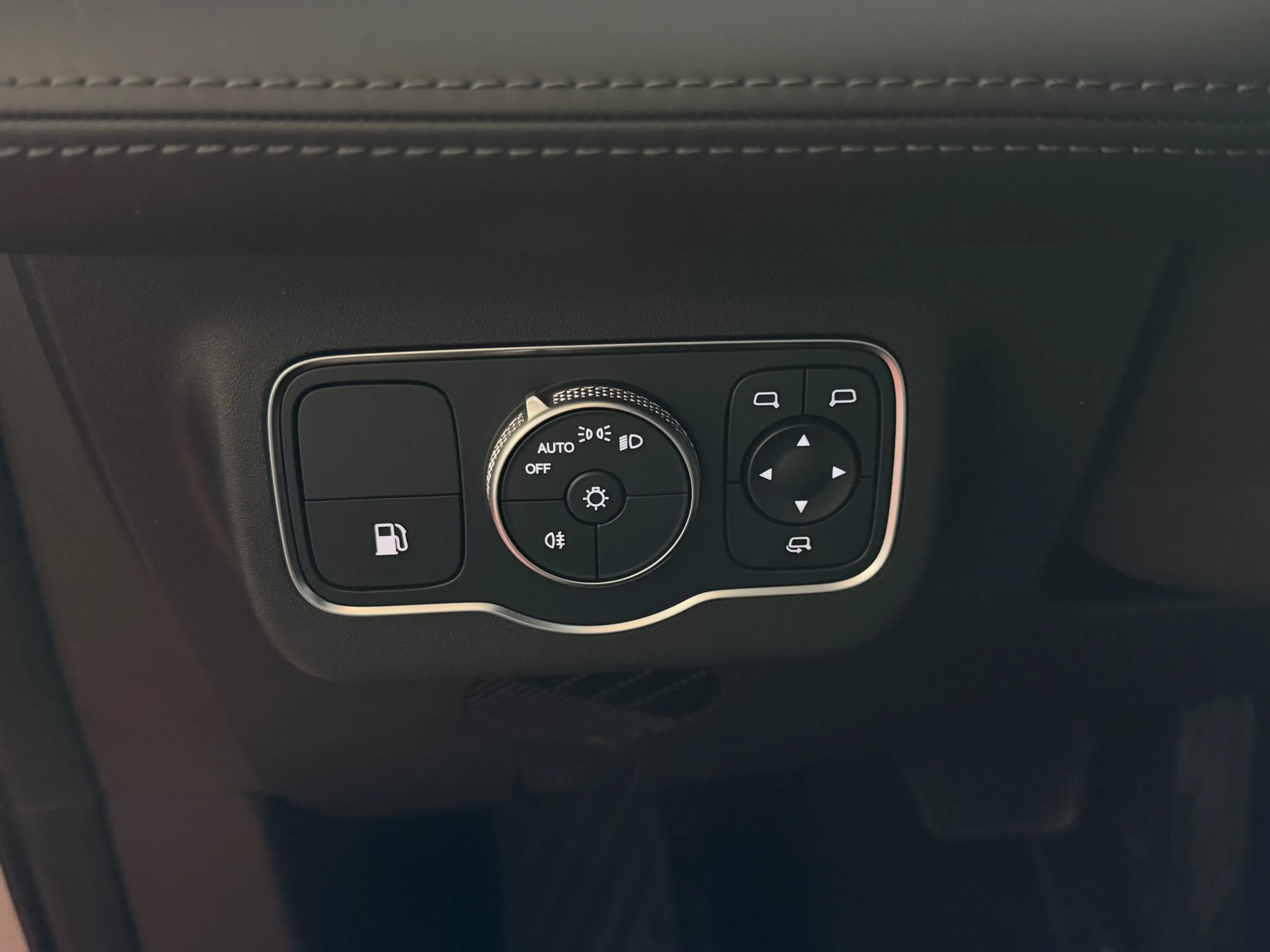 Omoda 9 OMODA 9 PREMIUM TECH GRAY AWD 145 KM ELEC MET BENZ — photo 23